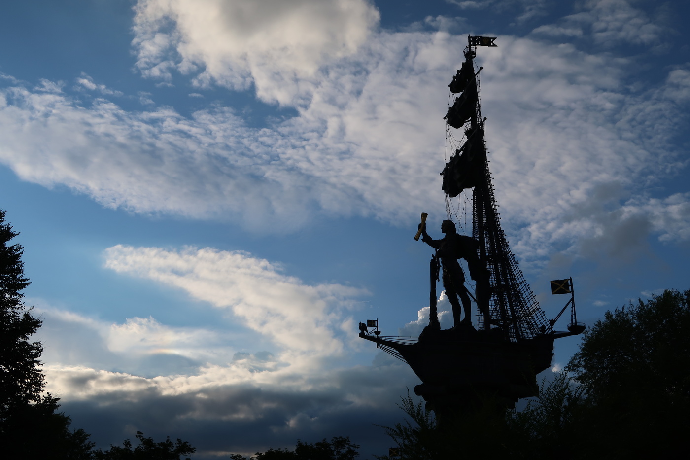 Памятник Летучий корабль