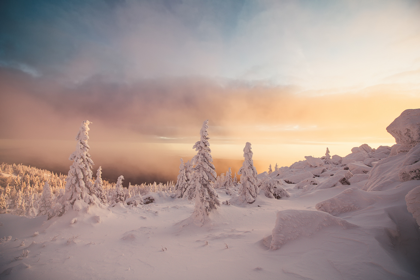 Горы Урал зима солнце утром
