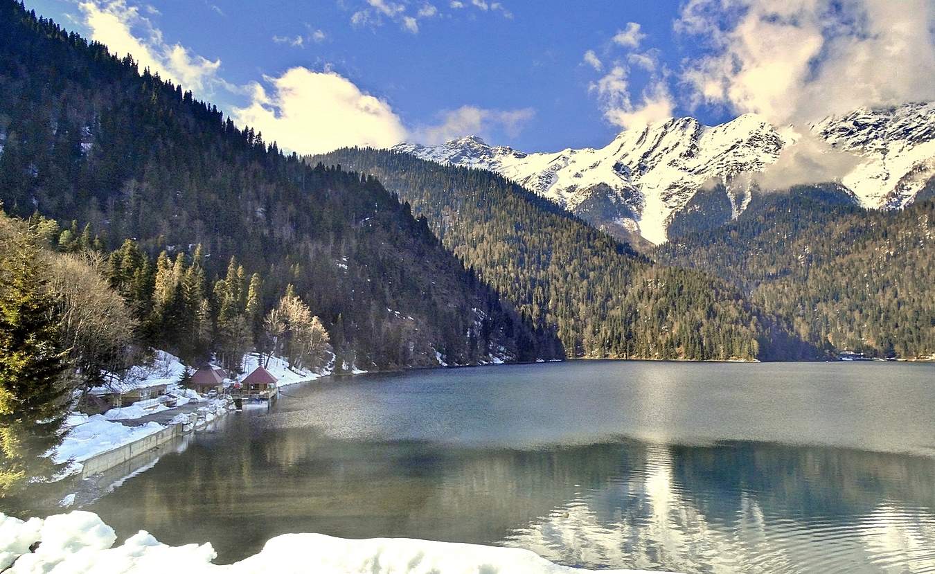 Рица голубое озеро зимой