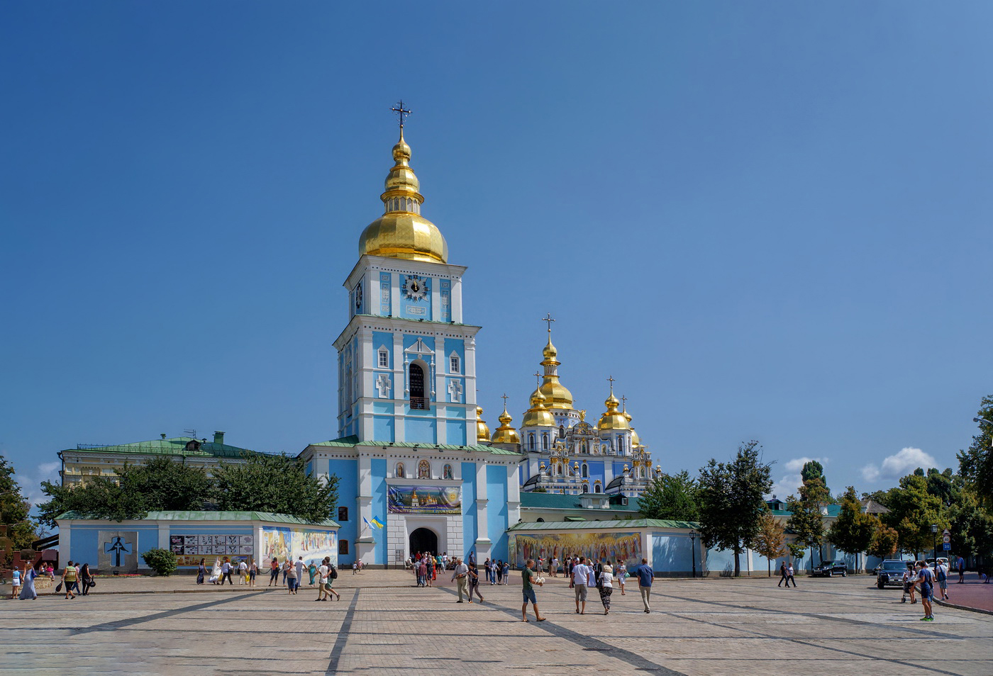 Украинская церковь. Михайловский собор в Киеве. Михайловский Златоверхий монастырь. Михайловский собор в Киеве фото. Киев Михайловский собор напротив.