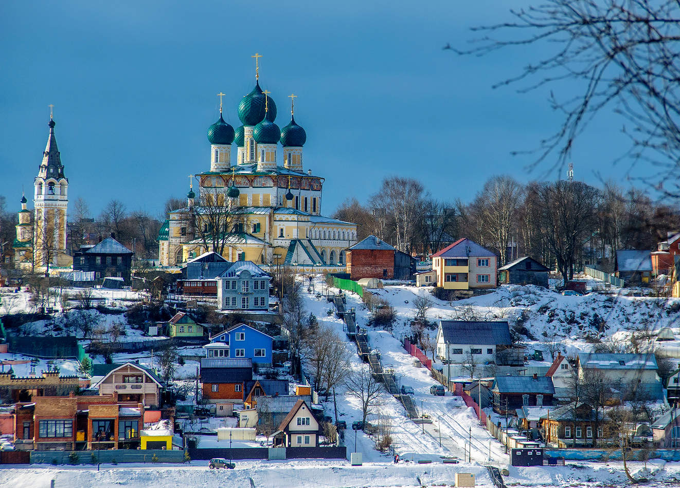 Ярославская область города. Тутаев Ярославская область. Воскресенский собор Тутаев зима. Воскресенский собор Рыбинск. Тутаев город.