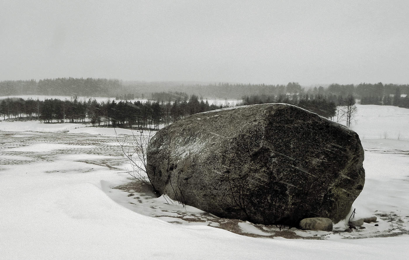 Каменное поле. Камень валун большой. Данилов камень финский залив. Каменные глыбы в горах. Большой имангуловский камень.
