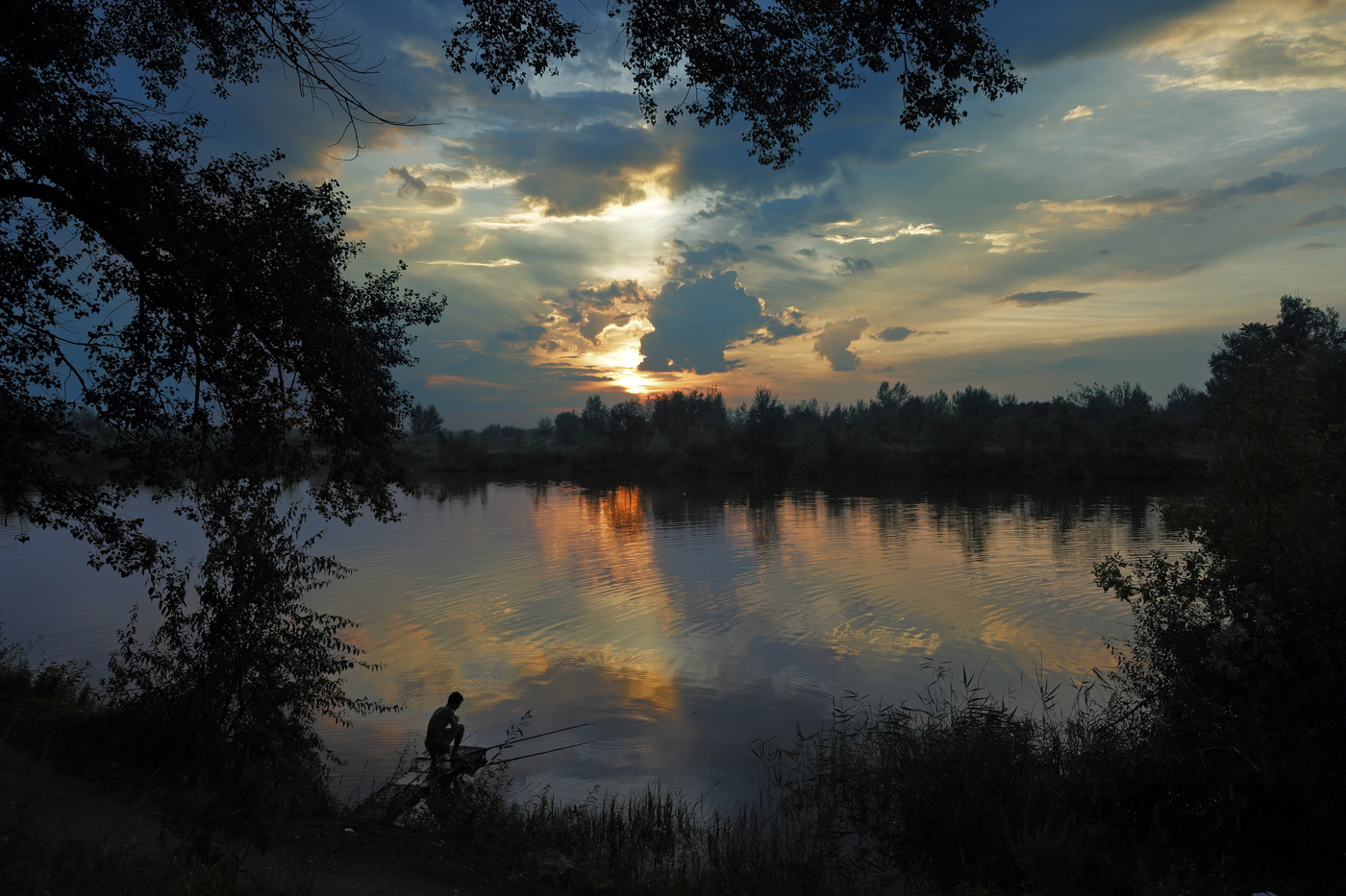 Вечер на реке фото