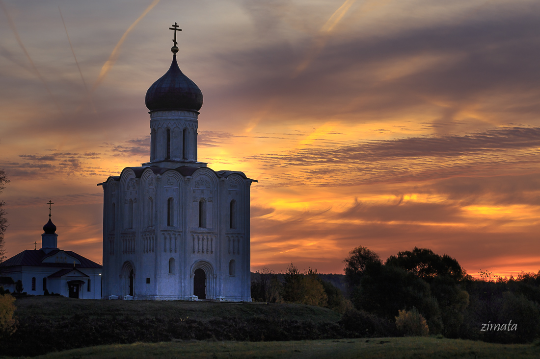 Церковь на Нерли на рассвете