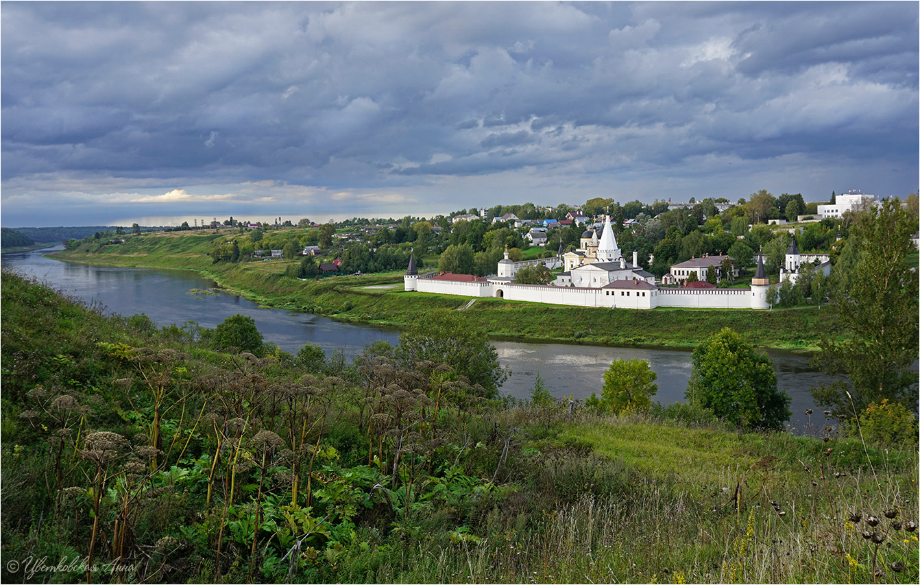 Старицкий монастырь фото