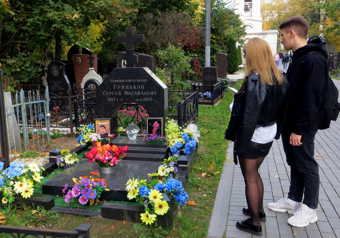 Ваганьковское кладбище в Москве могилы знаменитостей Джигарханян