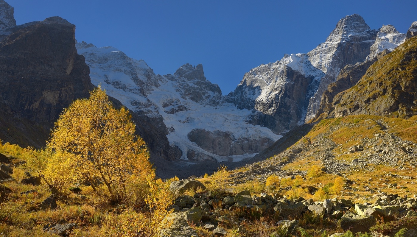 Красивое фото чётко Кавказа осенние