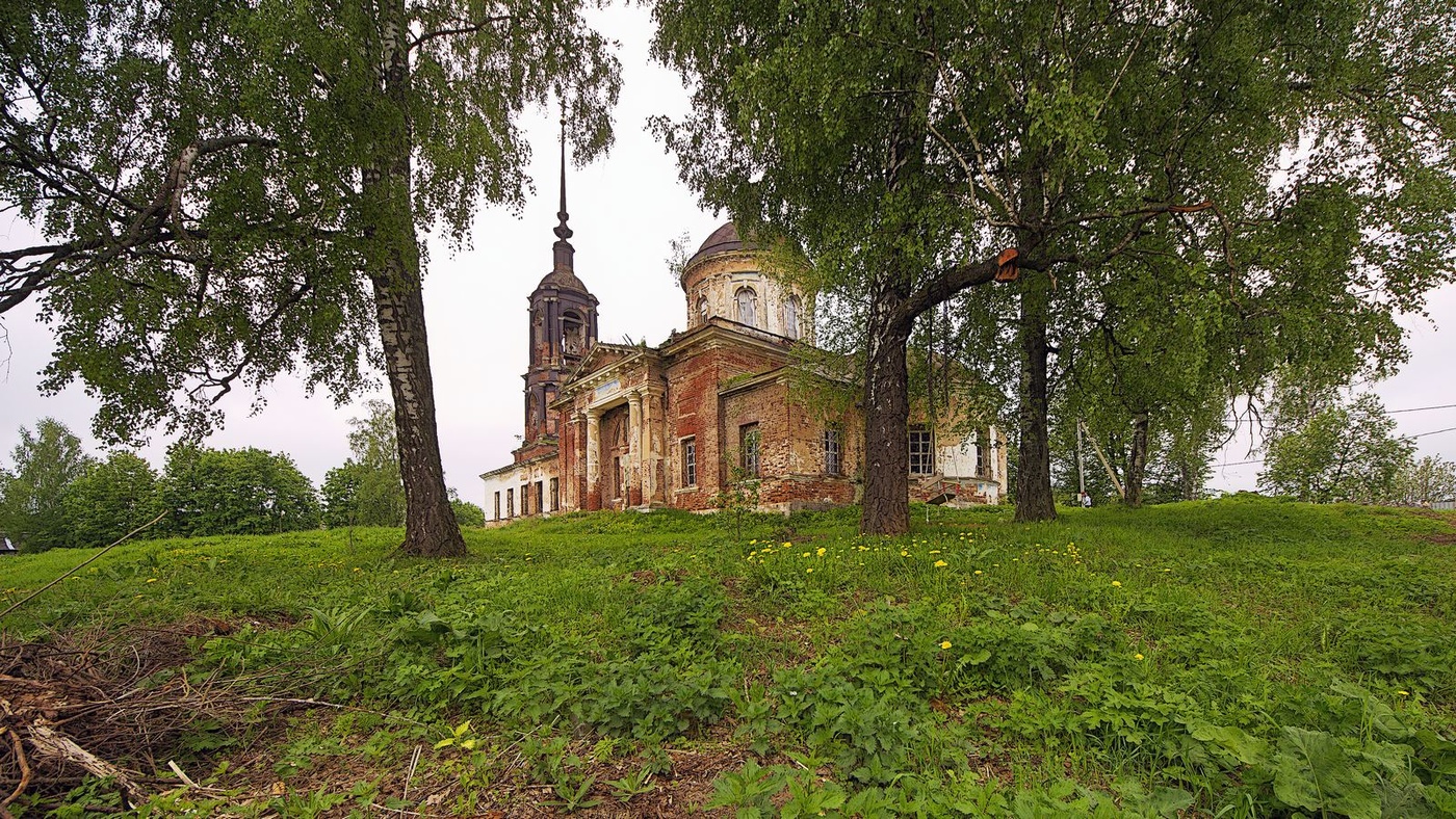 Старое московская область. Церковь Хотча Талдомский район. Церковь деревня Хотча Талдомский район. Старая Хотча храм. Храм Воскресения Господня дер. Старая Хотча.