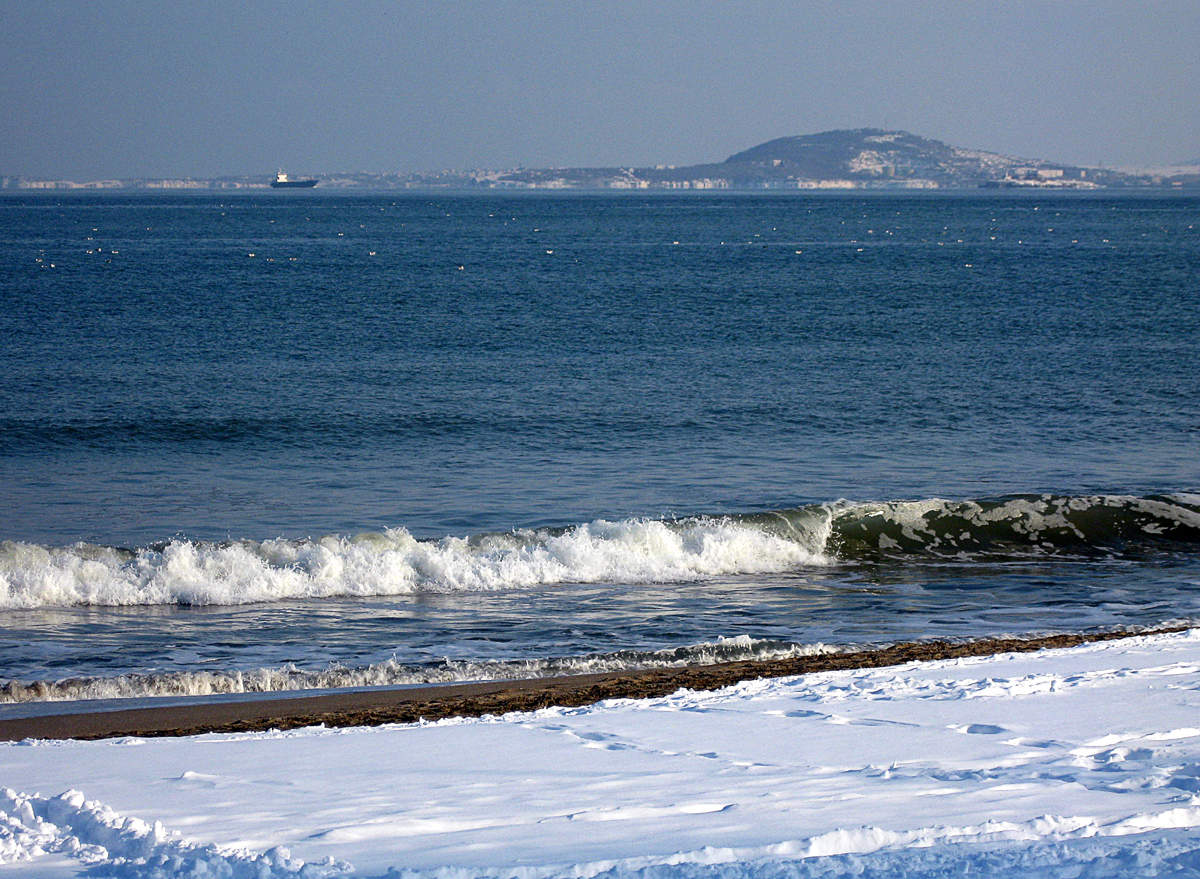 Черное море в Новороссийске зимой