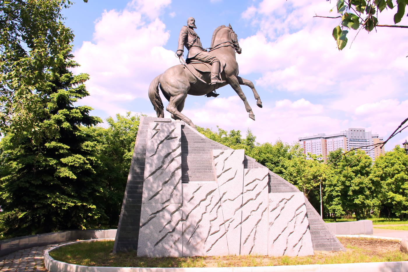 Генерал Скобелев памятник в Москве