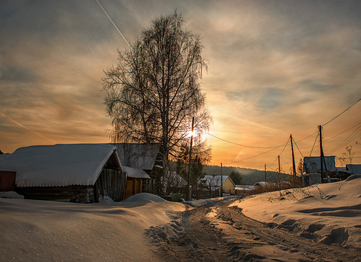 Рассвет в деревне зимой