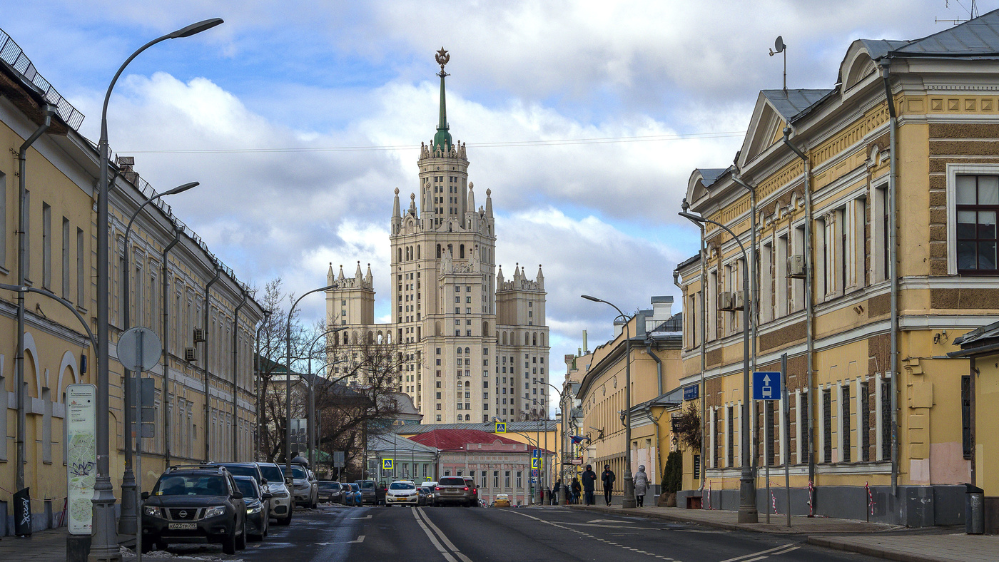 Автор таганка москва. Храм на Таганке напротив театра. Таганская фотосессия.