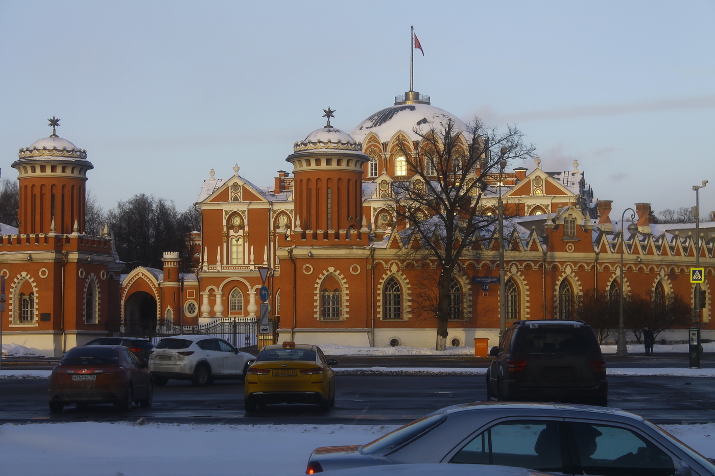 петровский замок в москве