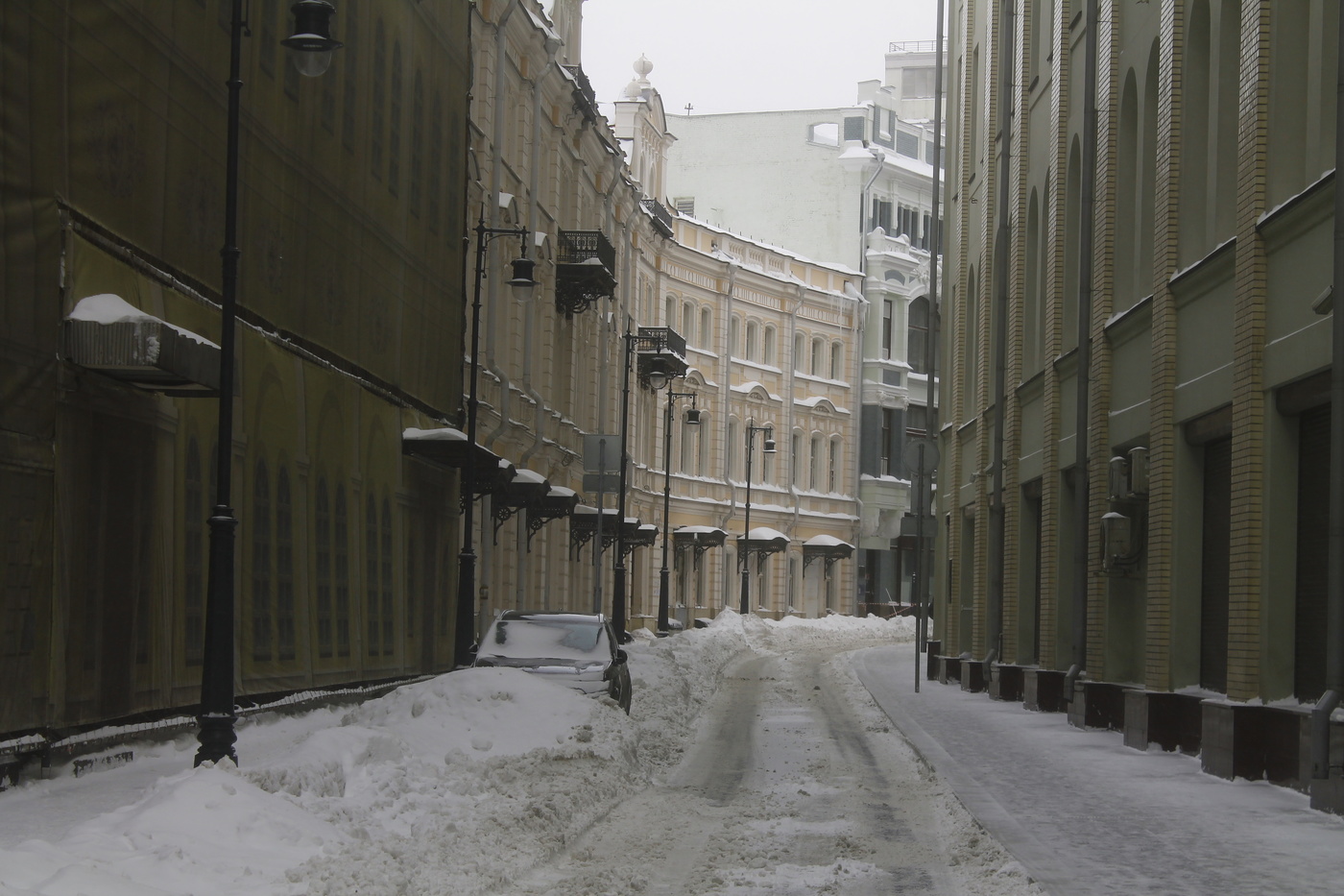 Фото переть. Старопанский переулок Москва. Старопанский переулок 4. Старопанский переулок 3. Храм Косьмы и Дамиана в Старопанском переулке.