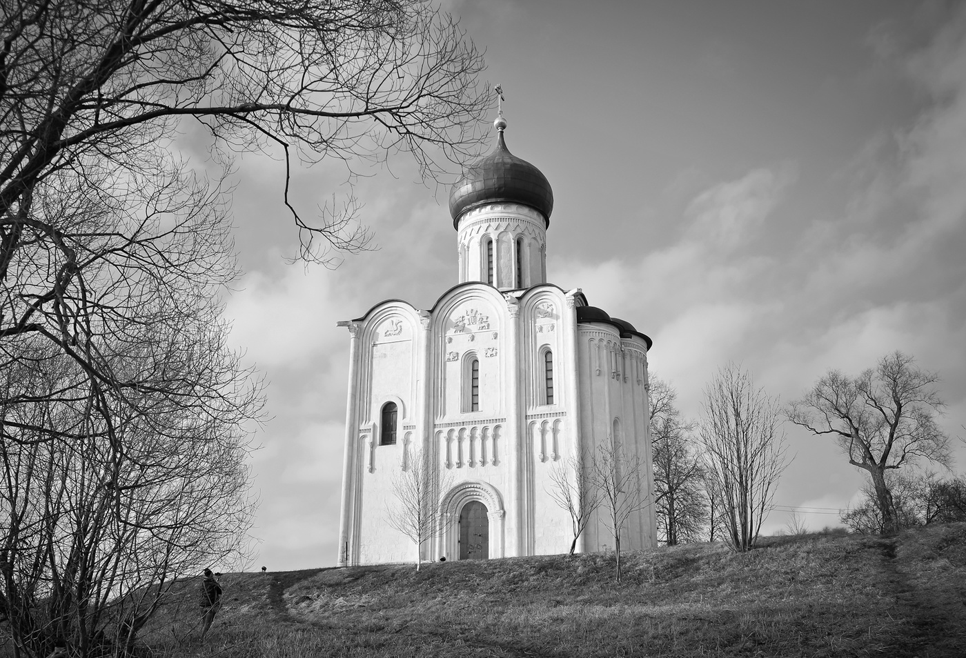 Церковь Покрова- на- Нерли. Владимиро-Суздальская школа.