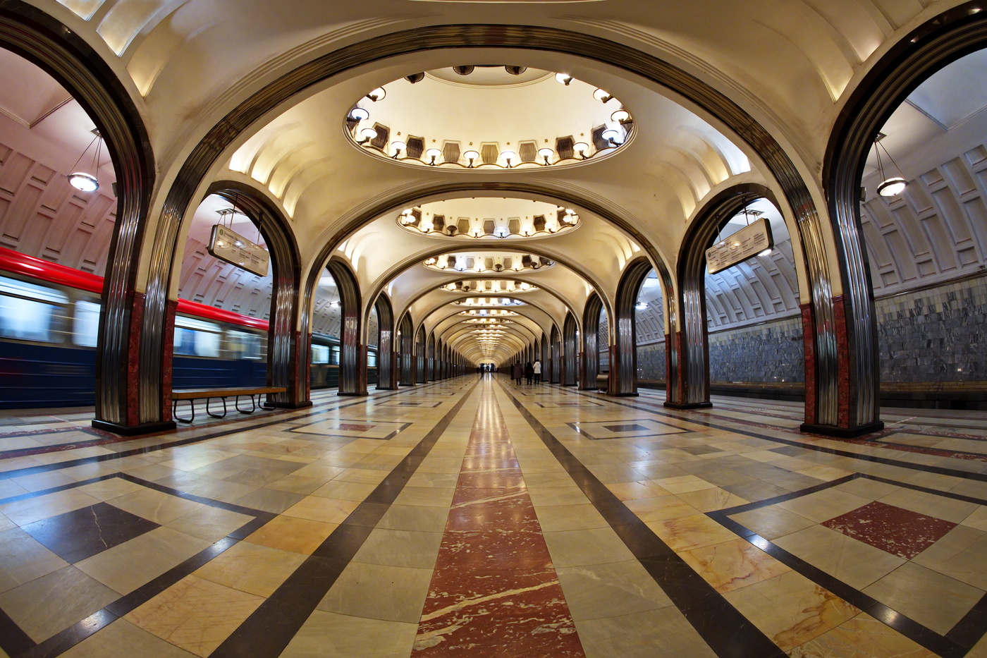 Колонны станции метро Маяковская