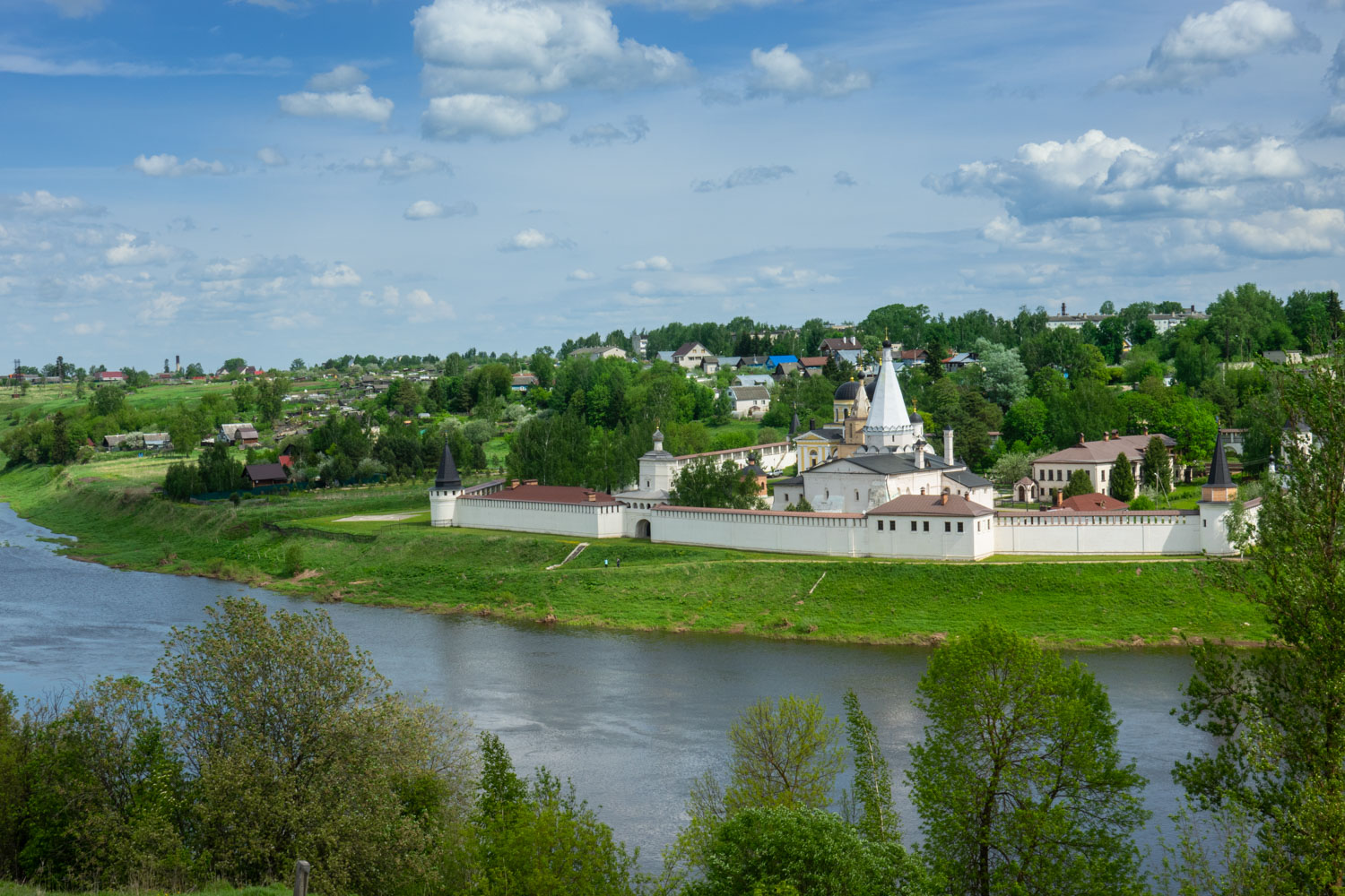 Старицкий монастырь фото