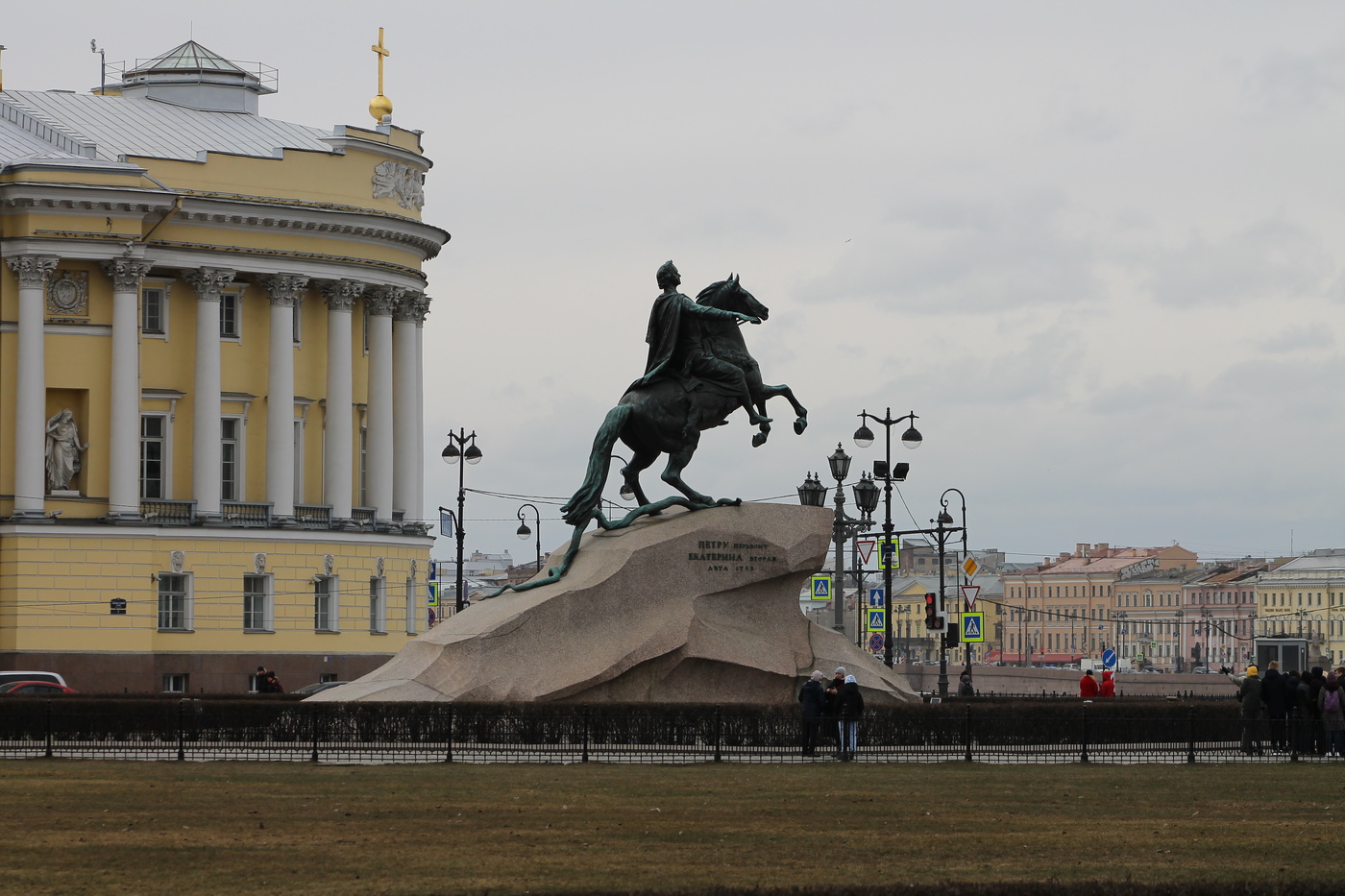 памятник петру первому на сенатской площади