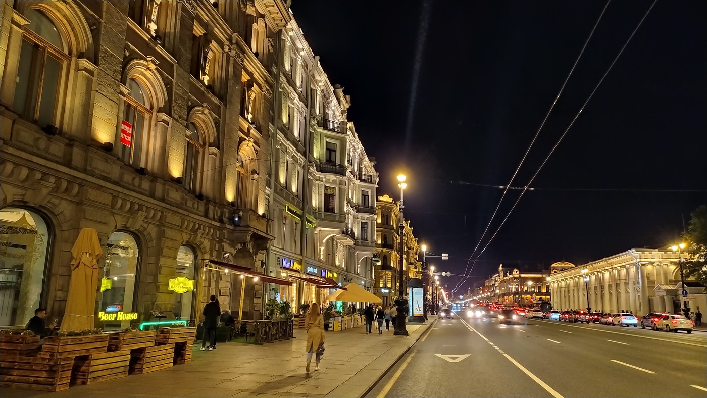 Ночной проспект. Пасмурный Санкт-Петербург Невский проспект ночь. Невский картинки. Показать сегодня ночной Невский проспект.