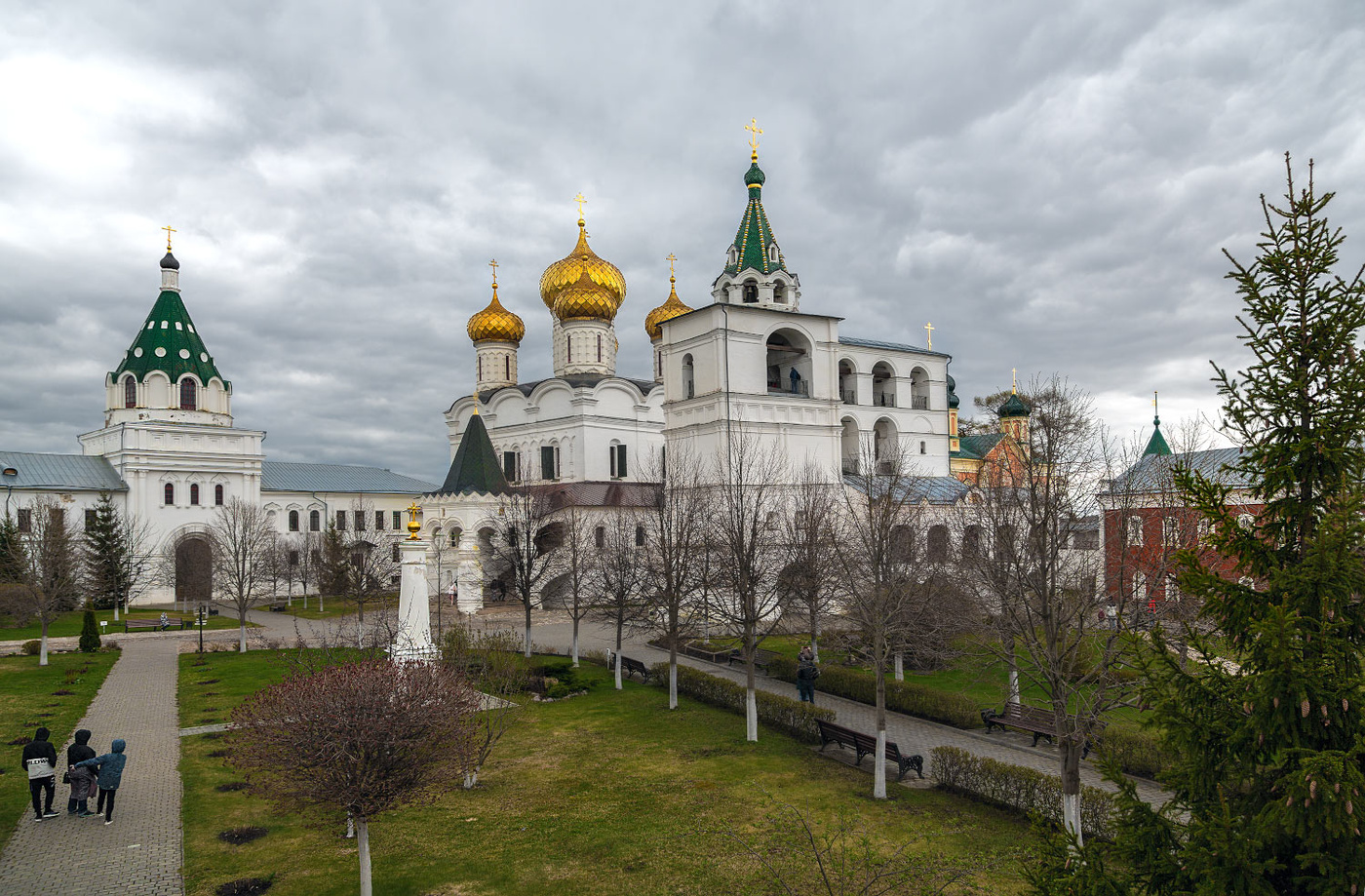 Весенние фото монастырей