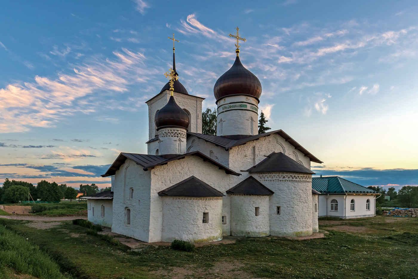 Псковская Церковь Василия зимой