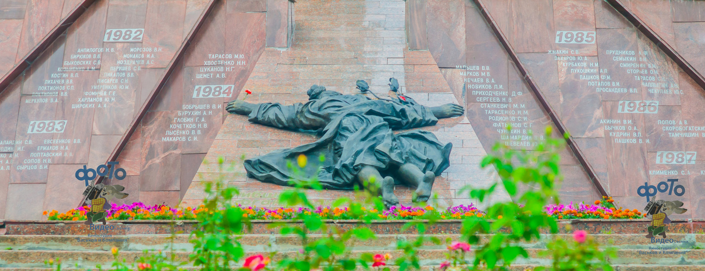 Афганцы курск. Скорбящая мать памятник Курск. Памятник погибшим в Афганистане Курск. Памятник афганцам в Курске. Памятник воинам интернационалистам в Курске.