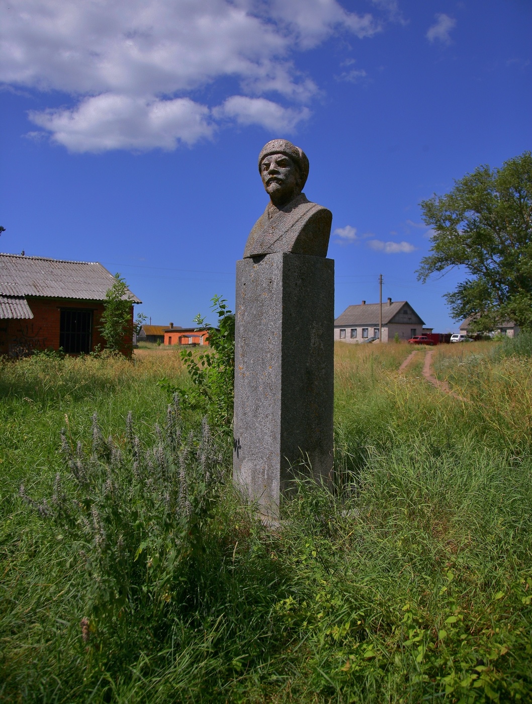 памятники на островах