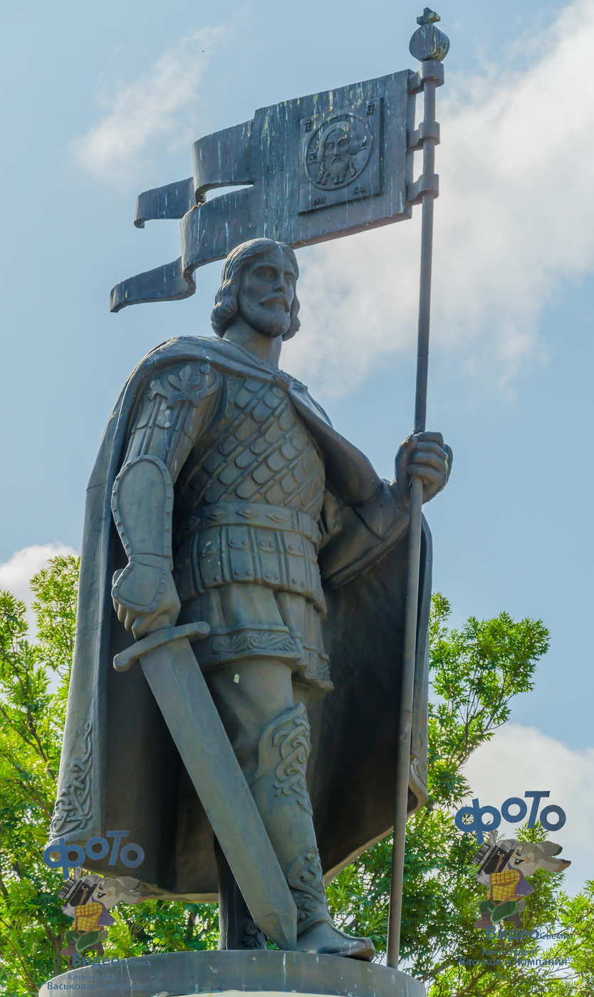 памятник александру невскому в москве